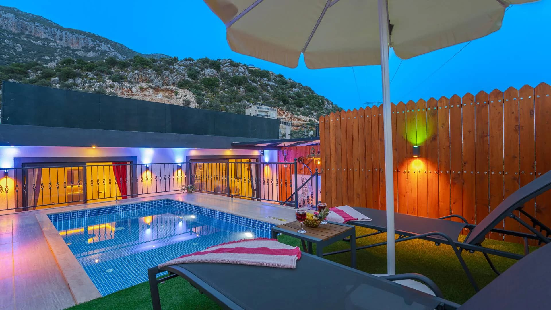 Kaş Bezirgan'da Doğayla Baş Başa, Özel Havuzlu, Kiralık Villa görsel 1