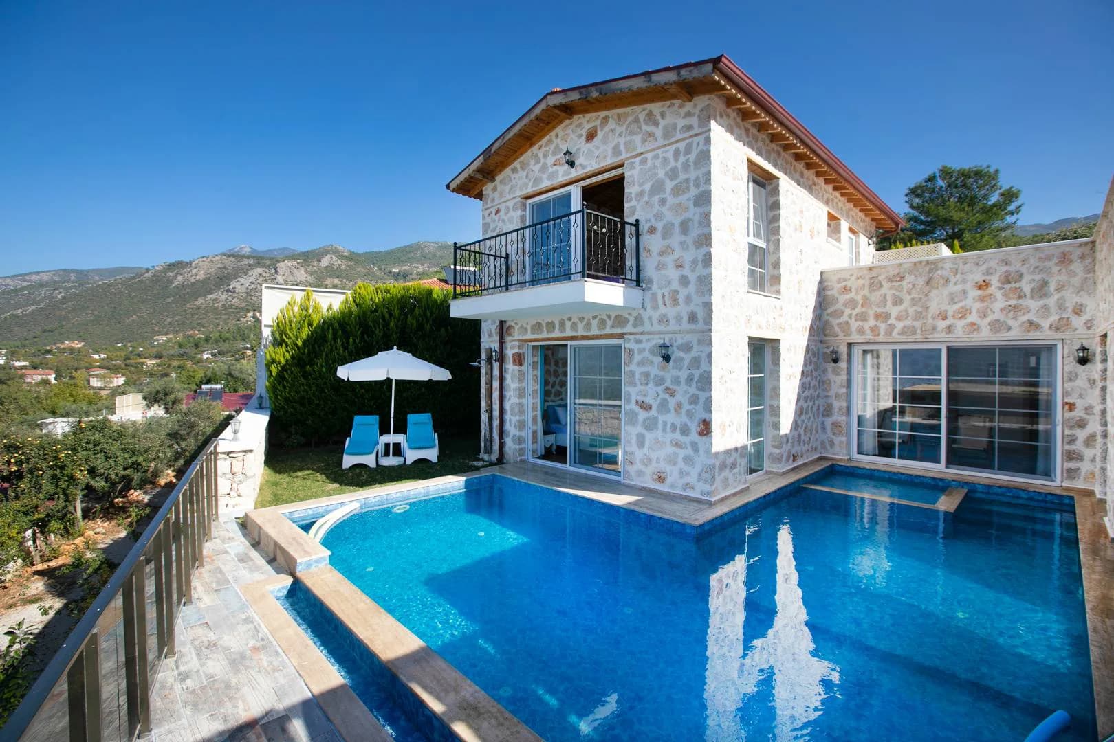 Kaş Üzümlü'de Enfes Doğa'da, Özel Havuzlu, Taş Villa görsel 1