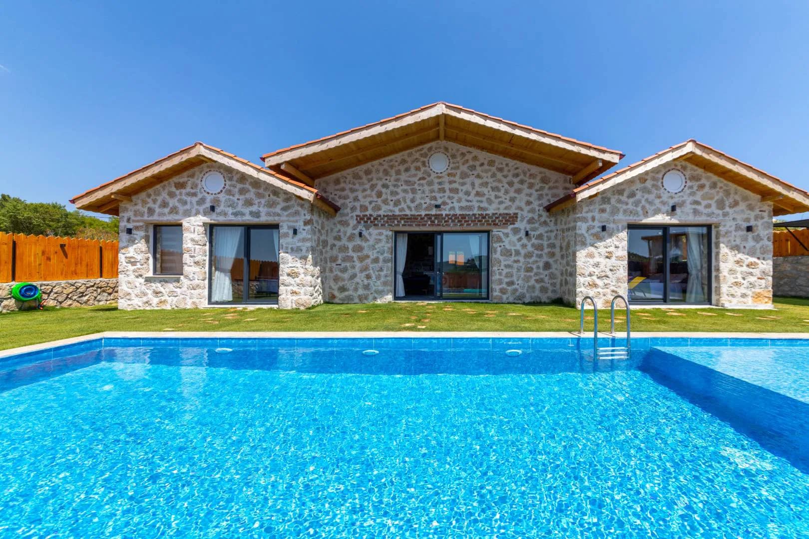 Kaş Sarıbelen'de Sesiz Konumda, Özel Havuzlu, Jakuzili Villa görsel 1