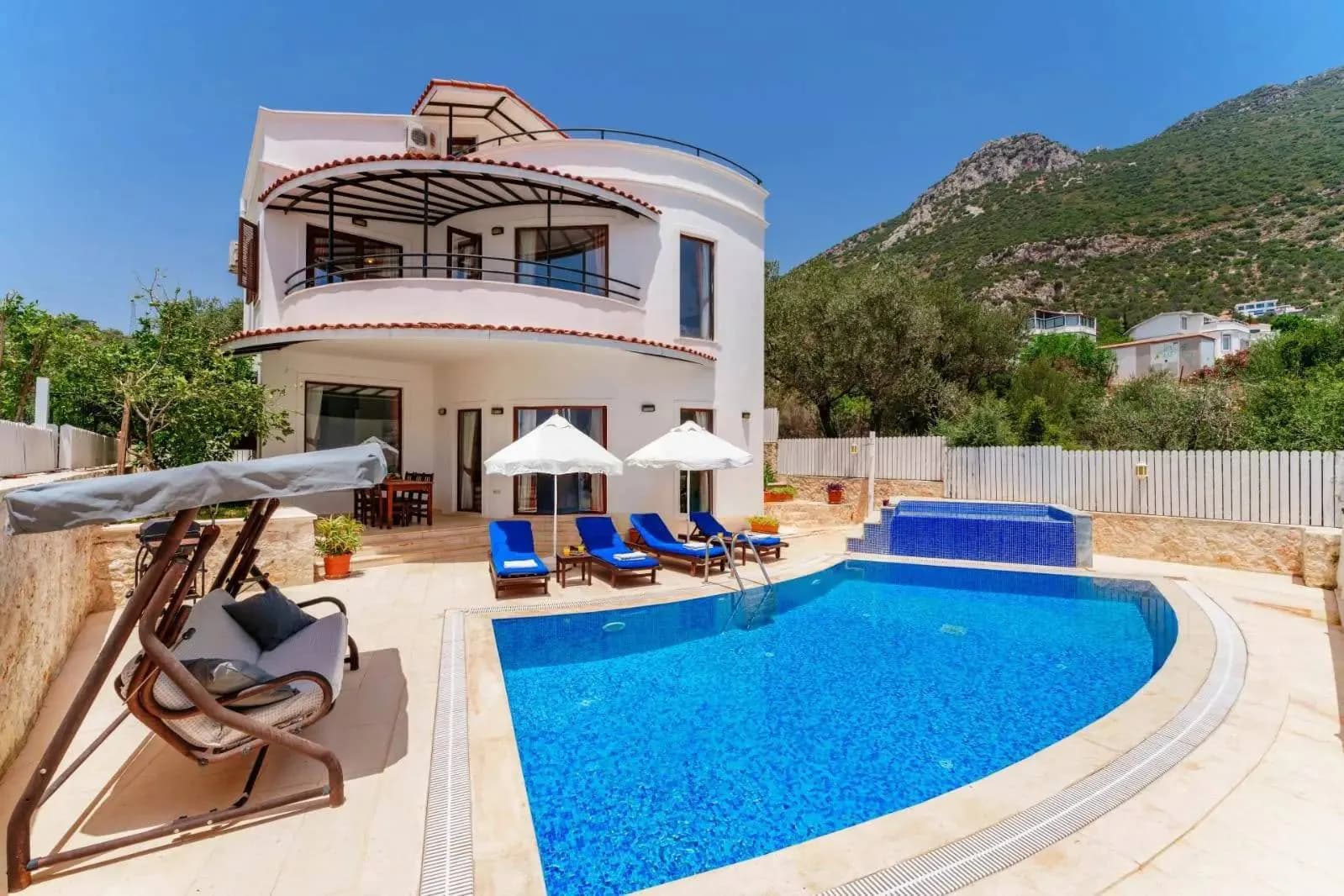Kaş Kalkan'da Merkezi Konumda, Özel Havuzlu, Konforlu Villa görsel 1