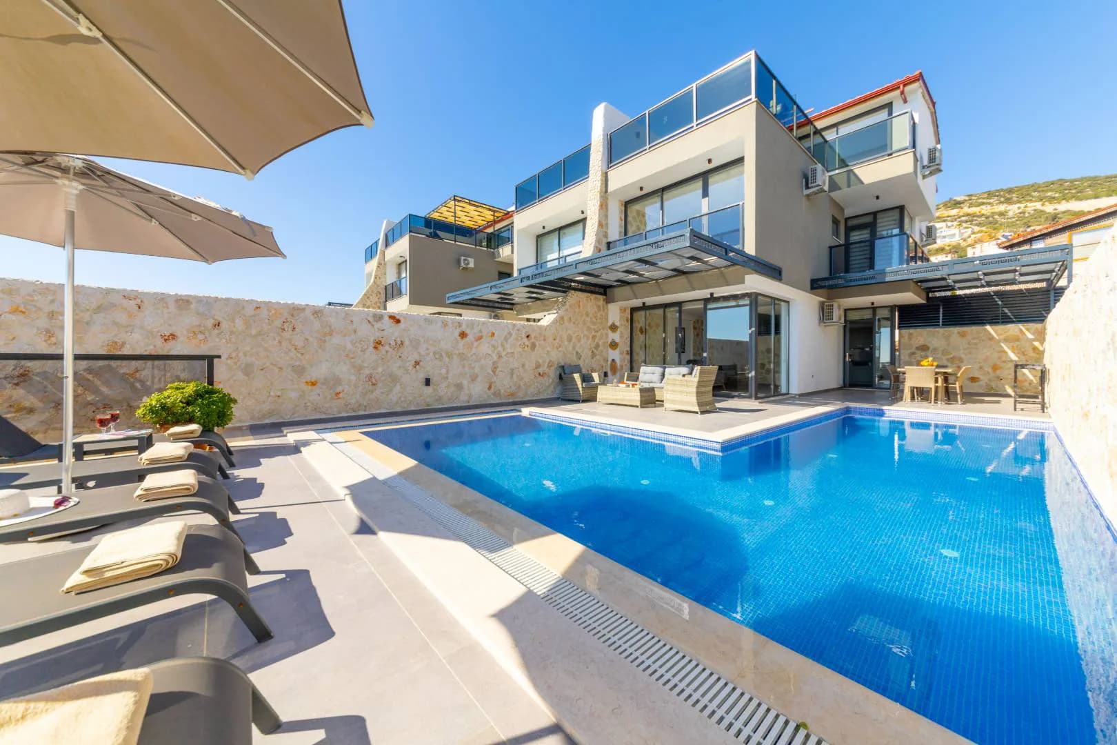 Kaş Kalkan'da Tasarımıyla Büyüleyen, Özel Havuzlu, Modern Villa görsel 3