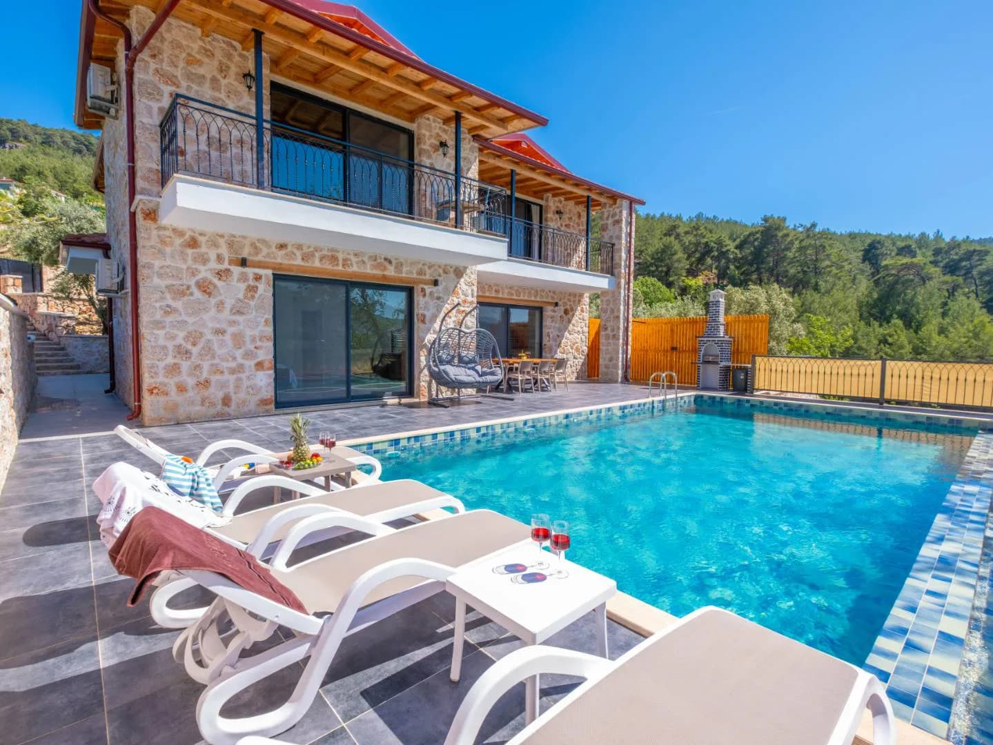 Kaş Hacıoğlan'da Otantik Tasarımlı, Özel Havuzlu, Modern Villa görsel 1