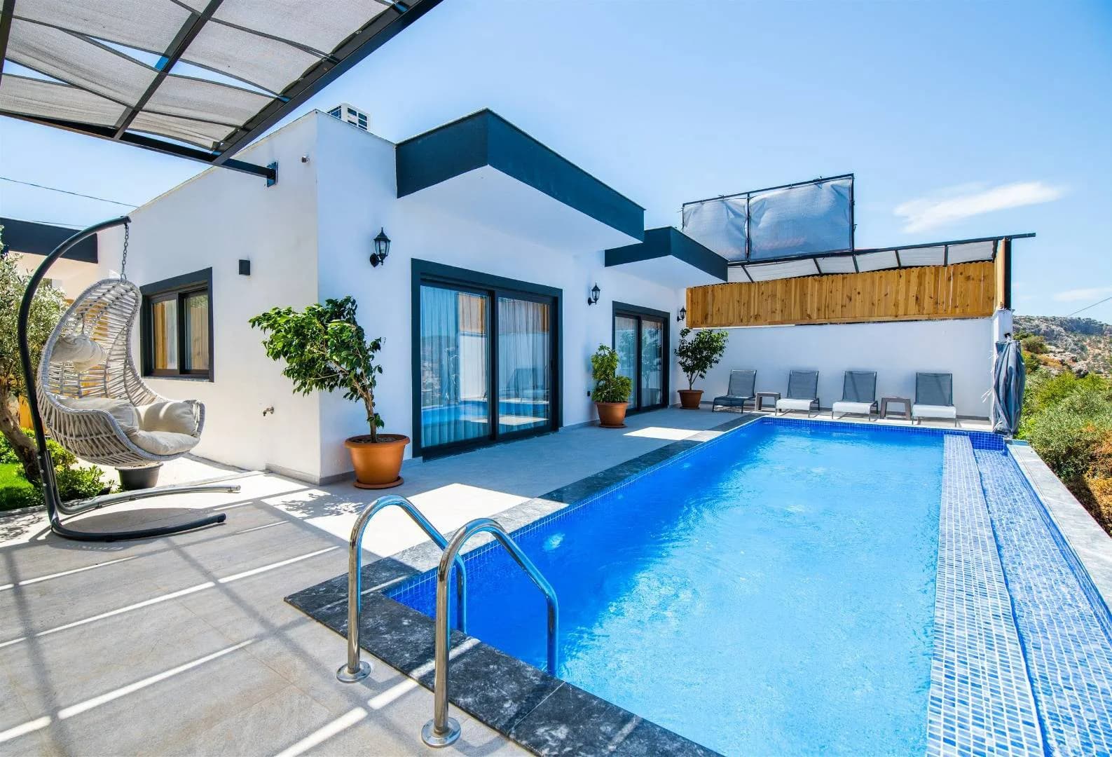 Kaş Bezirgan'da Huzurlu Doğada, Özel Havuzlu, Modern Villa görsel 1
