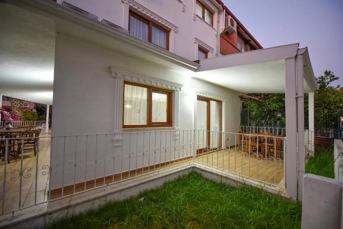 Fethiye Çiftlik'te Lüks Dizayna Sahip, Özel Bahçeli, Tripleks Villa görsel 1