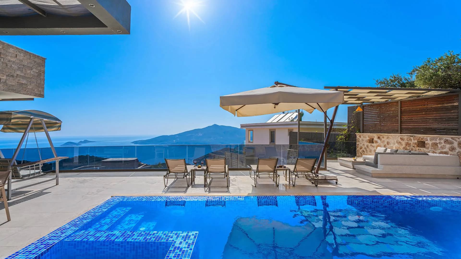 Kalkan Kördere'de Deniz Manzaralı, Açık ve Kapalı Havuzlu Modern Villa görsel 3