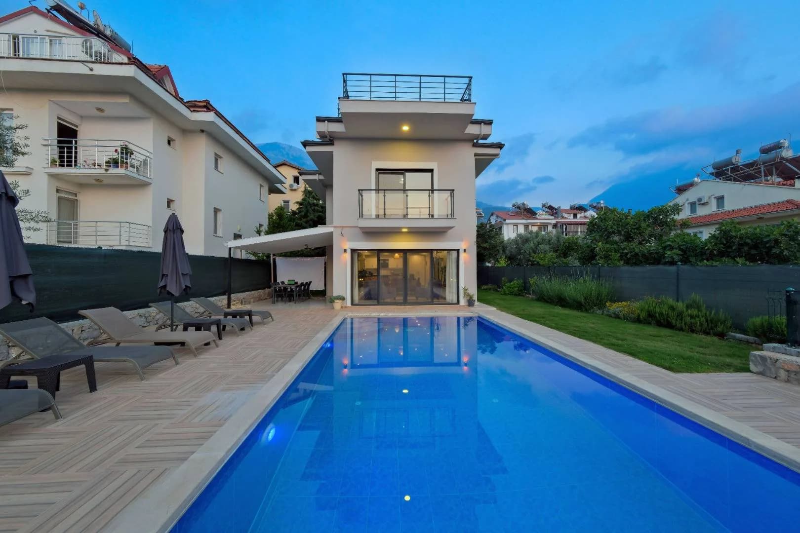 Fethiye Ölüdeniz'de Geniş Alanlara Sahip, Özel Havuzlu, Kiralık Villa görsel 1