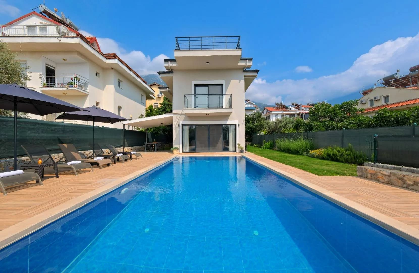 Fethiye Ölüdeniz'de Geniş Alanlara Sahip, Özel Havuzlu, Kiralık Villa görsel 3