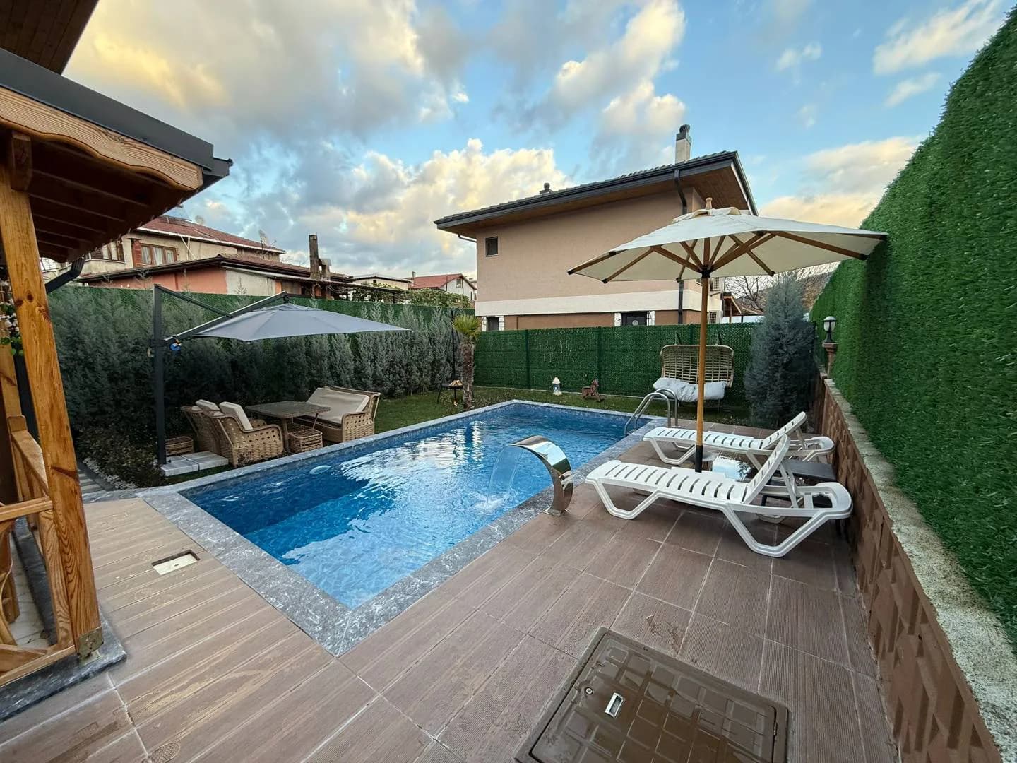 Sapanca Kırkpınar'da Merkeze Yakın, Isıtmalı Havuzlu, Lüks Villa görsel 1