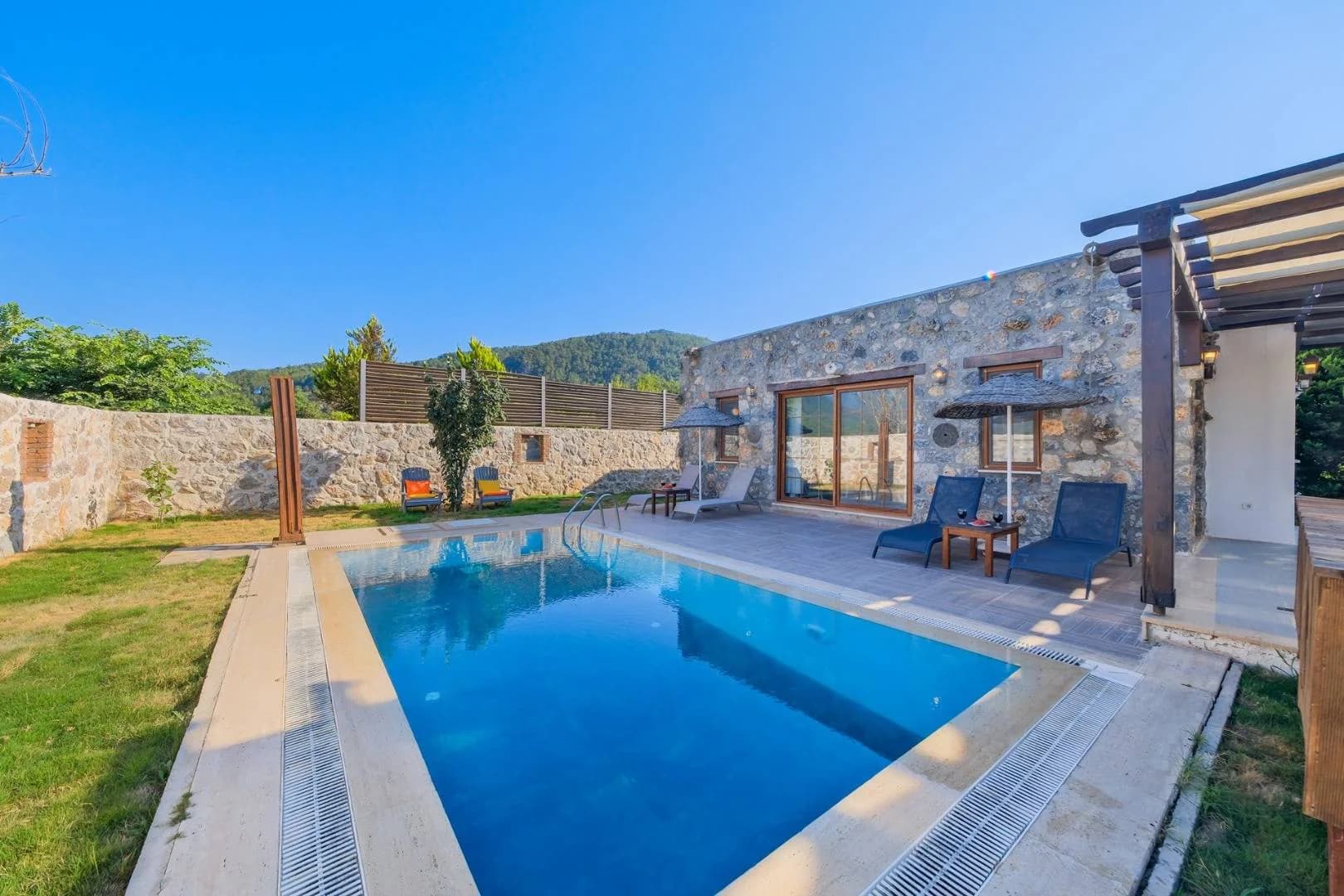 Fethiye Kayaköy'de Geniş Bahçeli, Özel Havuzlu, 2+1 Kiralık Villa görsel 1