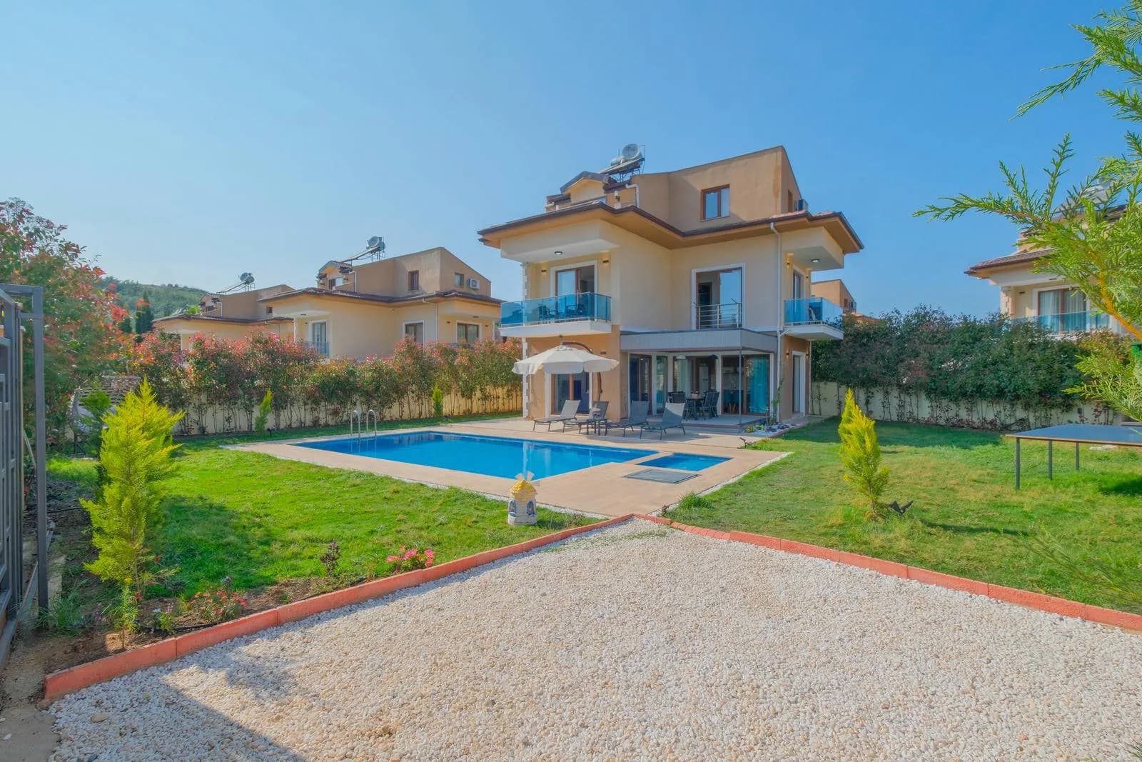 Fethiye Ölüdeniz'de Geniş Alanlı, Özel Havuzlu, 6 Kişilik Villa görsel 1