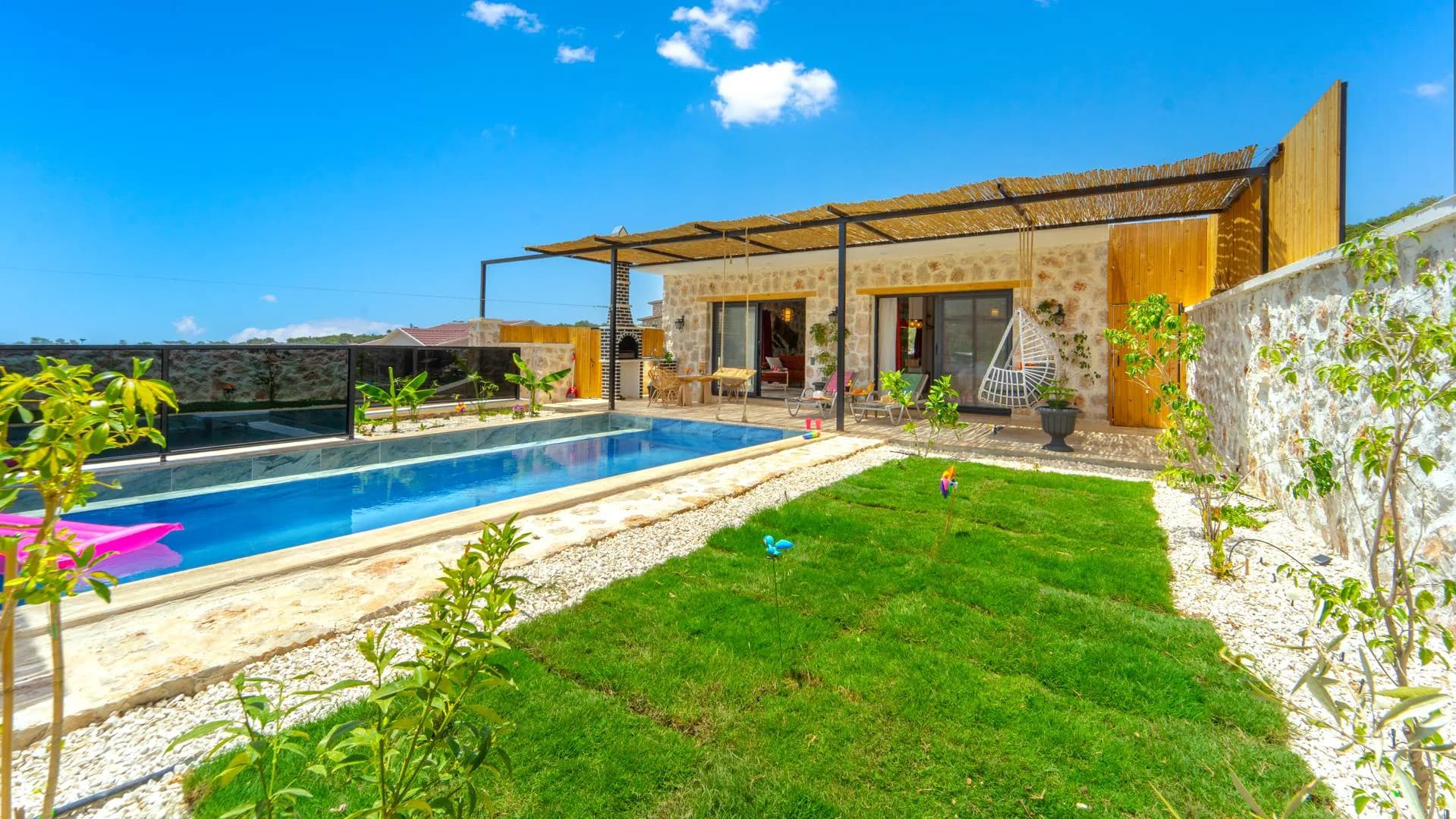 Kaş Gelemiş'te Enfes Doğada, Özel Havuzlu, Lüks Kiralık Villa görsel 1