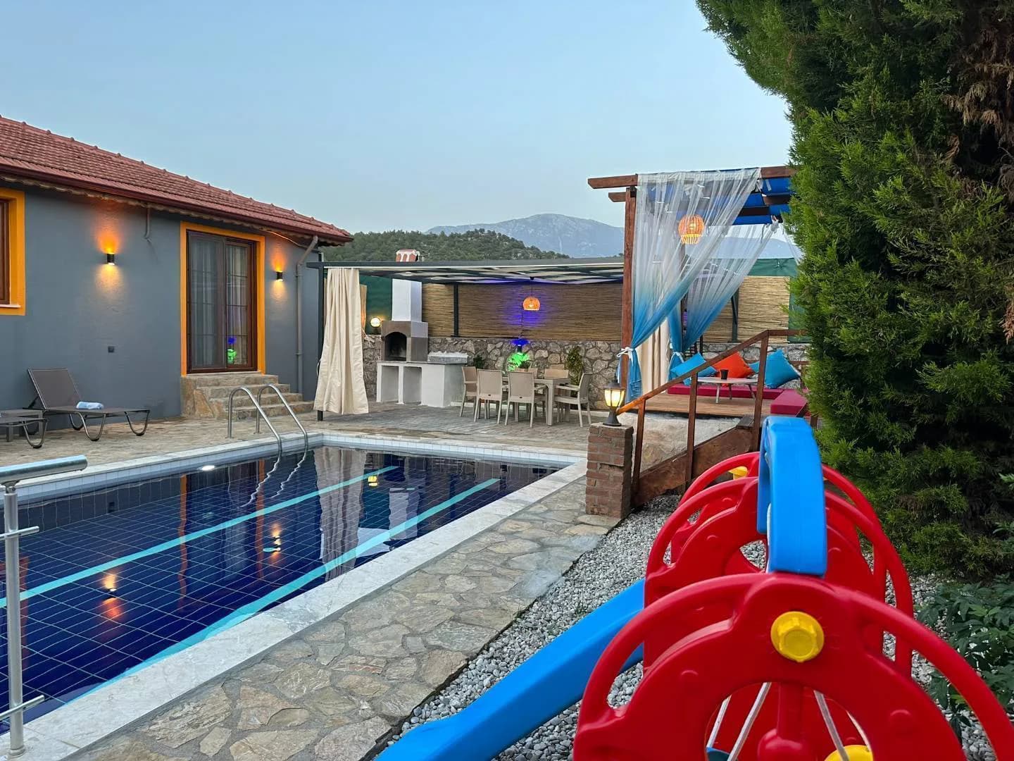 Muğla Fethiye'de Geniş Bahçeli, Özel Havuzlu, 4 Kişilik Villa görsel 2