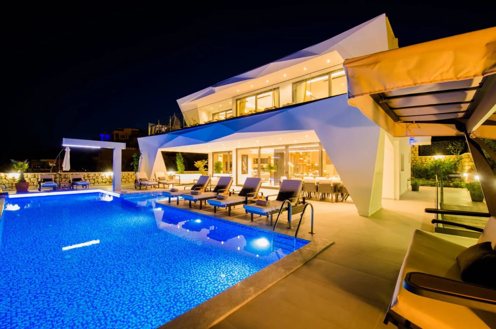 Kaş Kalkan'da Göz Alıcı Manzaralı, Açık ve Kapalı Havuzlu, Lüks Villa görsel 1