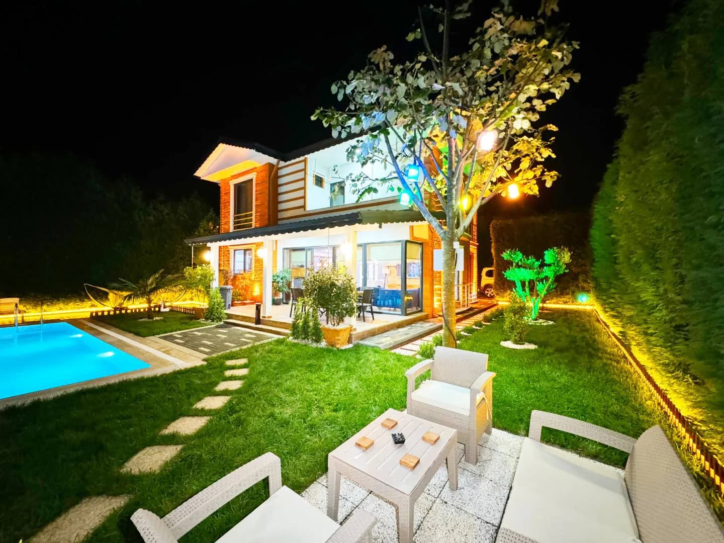 Sapanca'da Merkezi Konumda, Isıtmalı Havuzlu, 8 Kişilik Villa görsel 1