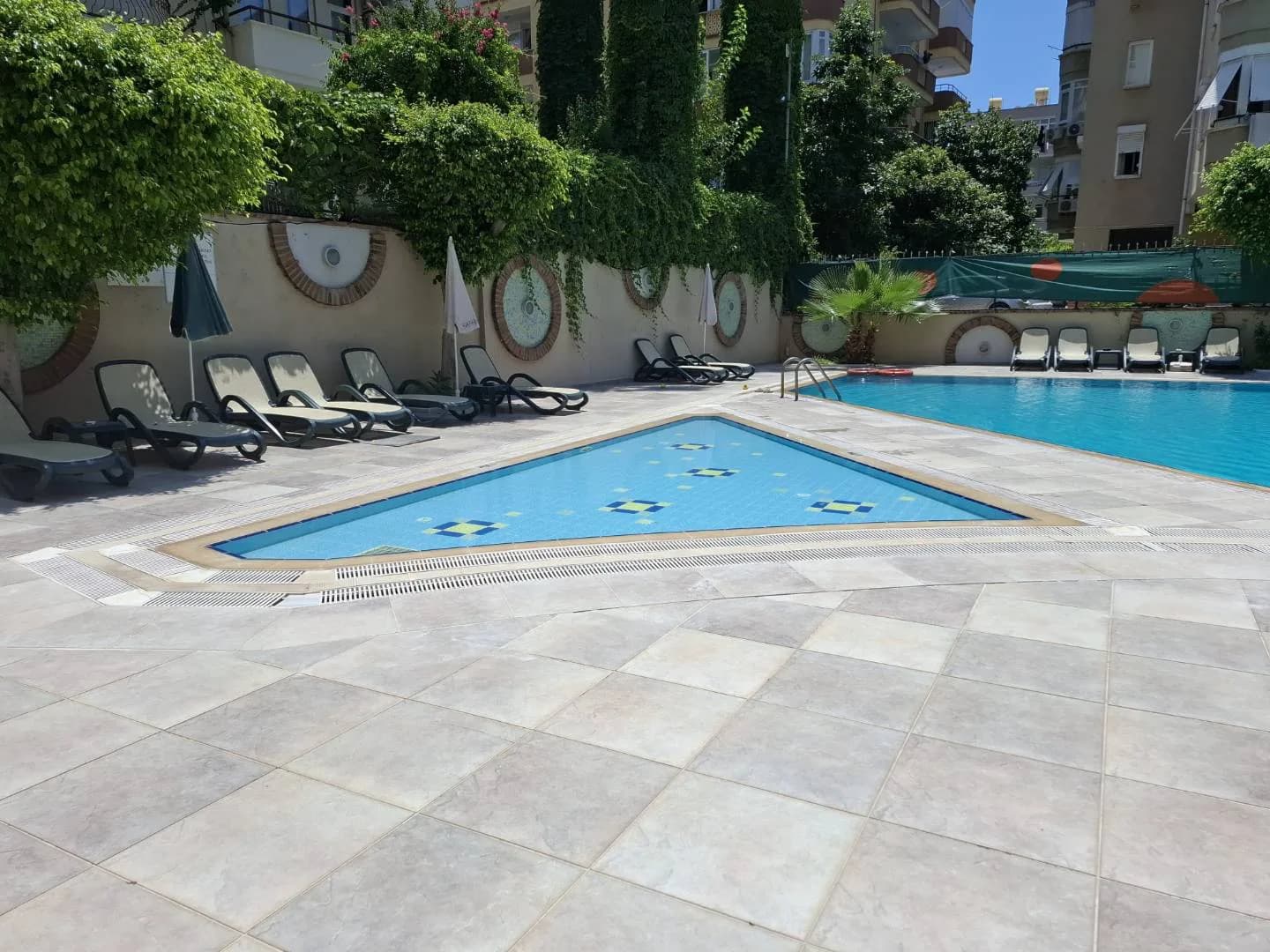 Alanya Güllerpınarı'nda Merkezi Konumda, Ortak Havuzlu, 1+1 Suit görsel 1