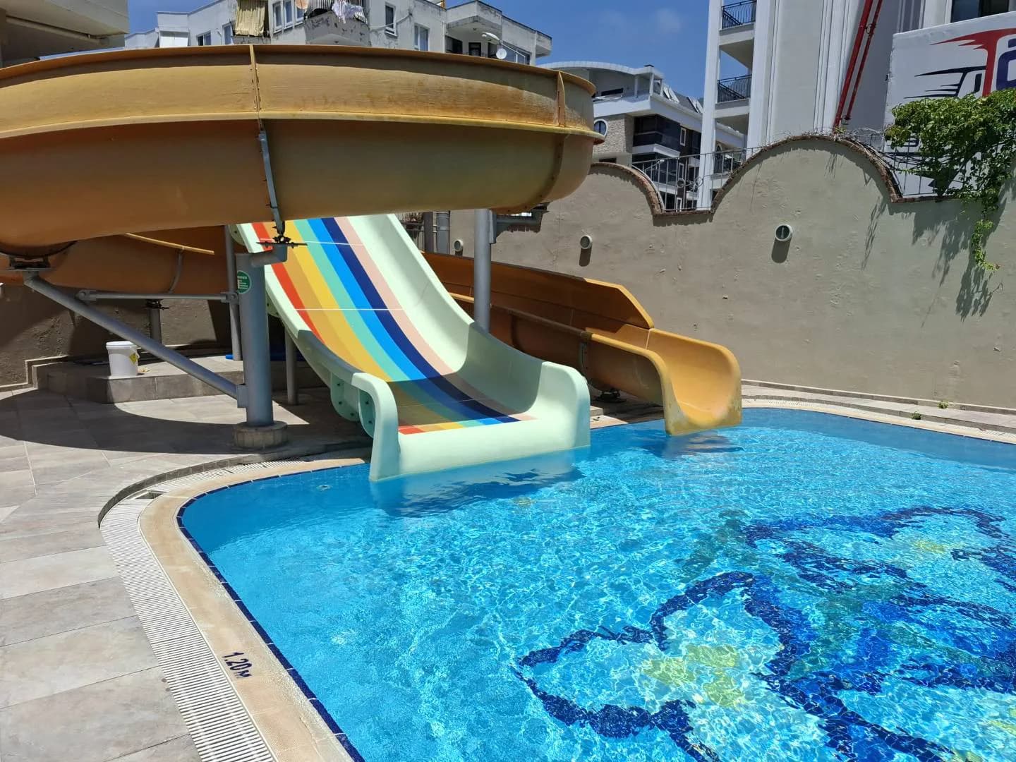 Alanya Güllerpınarı'nda Merkezi Konumda, Ortak Havuzlu, 1+1 Suit görsel 2