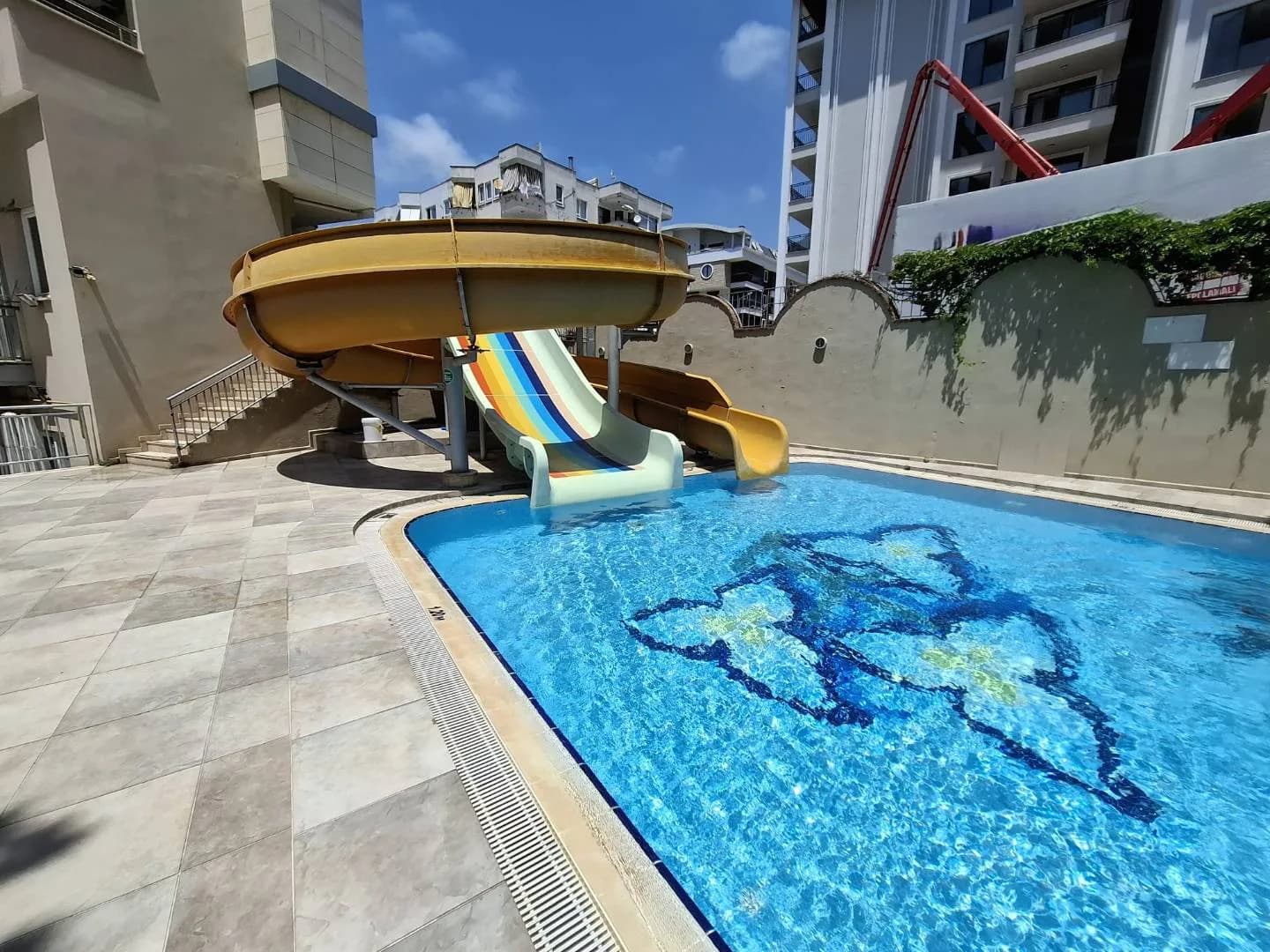Alanya Güllerpınarı'nda Merkezi Konumda, Ortak Havuzlu, 1+1 Suit görsel 3