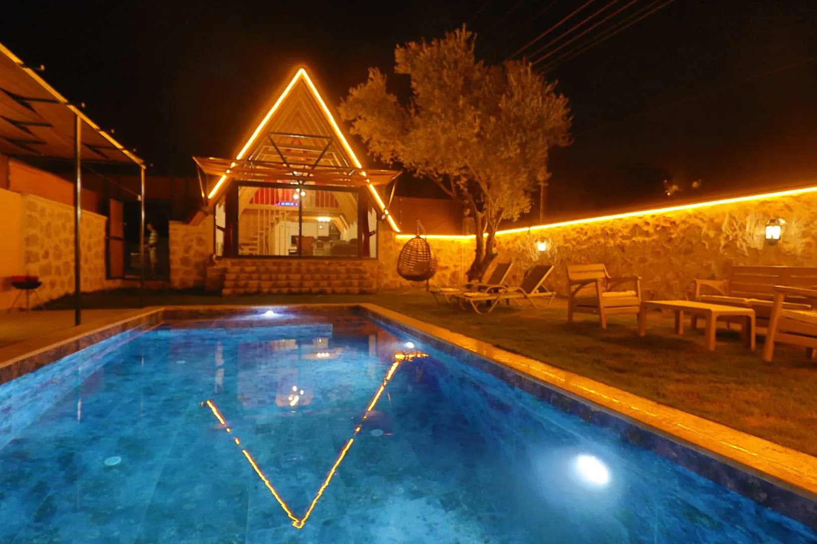Kaş Üzümlü'de Doğa İçerisinde, Özel Havuzlu, Jakuzili Bungalov görsel 1