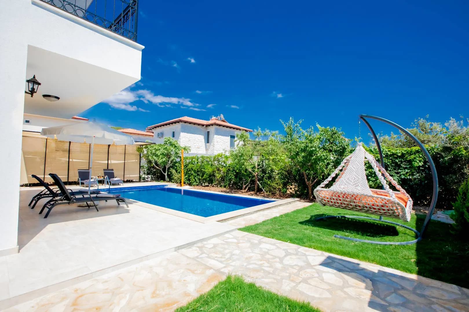 Kaş Andifli'de Özel Havuzlu, Jakuzili, 2+1 Kiralık Modern Villa görsel 2