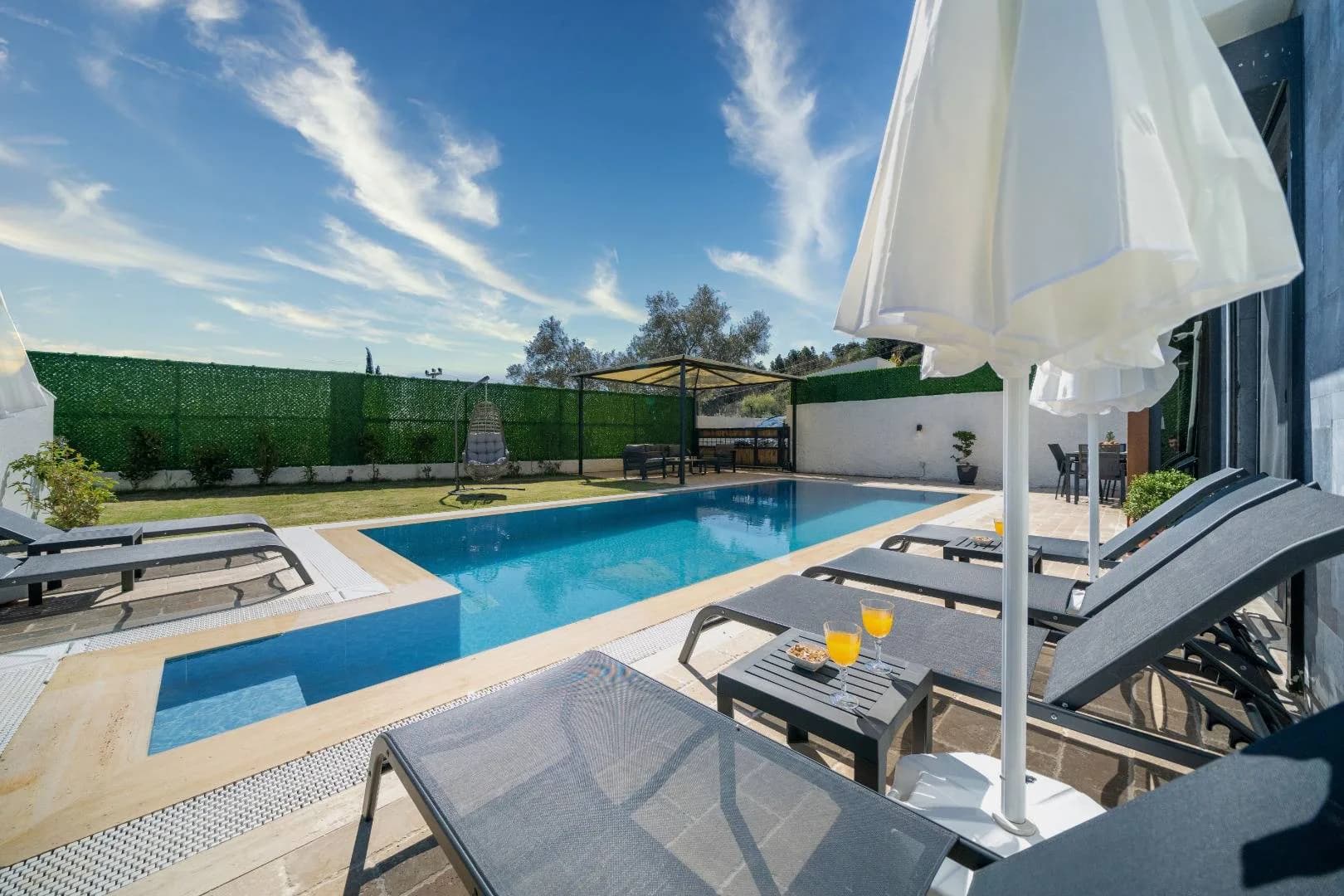 Fethiye Göcek'te Geniş Alanlara Sahip, Özel Havuzlu, Modern Villa görsel 3