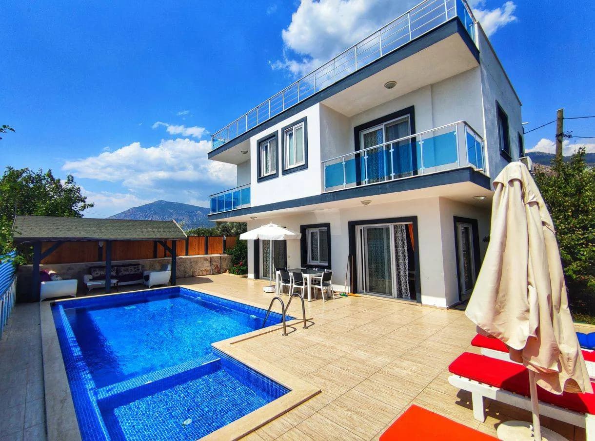 Kaş Üzümlü'de Geniş Ailelere Uygun, Özel Havuzlu, 6 Kişilik Villa görsel 1