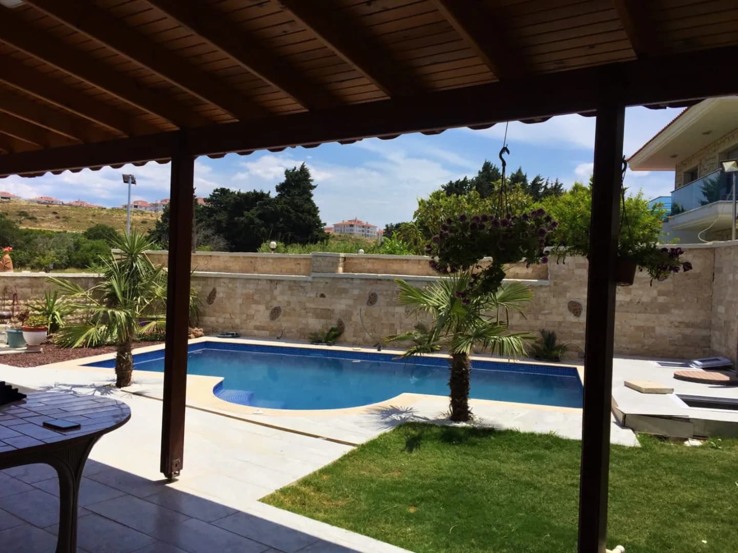 Çeşme Şifne'de Merkezi Konumda, Özel Havuzlu, Otantik Tasarımlı Villa görsel 1
