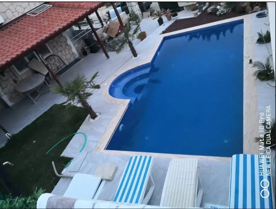 Çeşme Şifne'de Merkezi Konumda, Özel Havuzlu, Otantik Tasarımlı Villa görsel 3