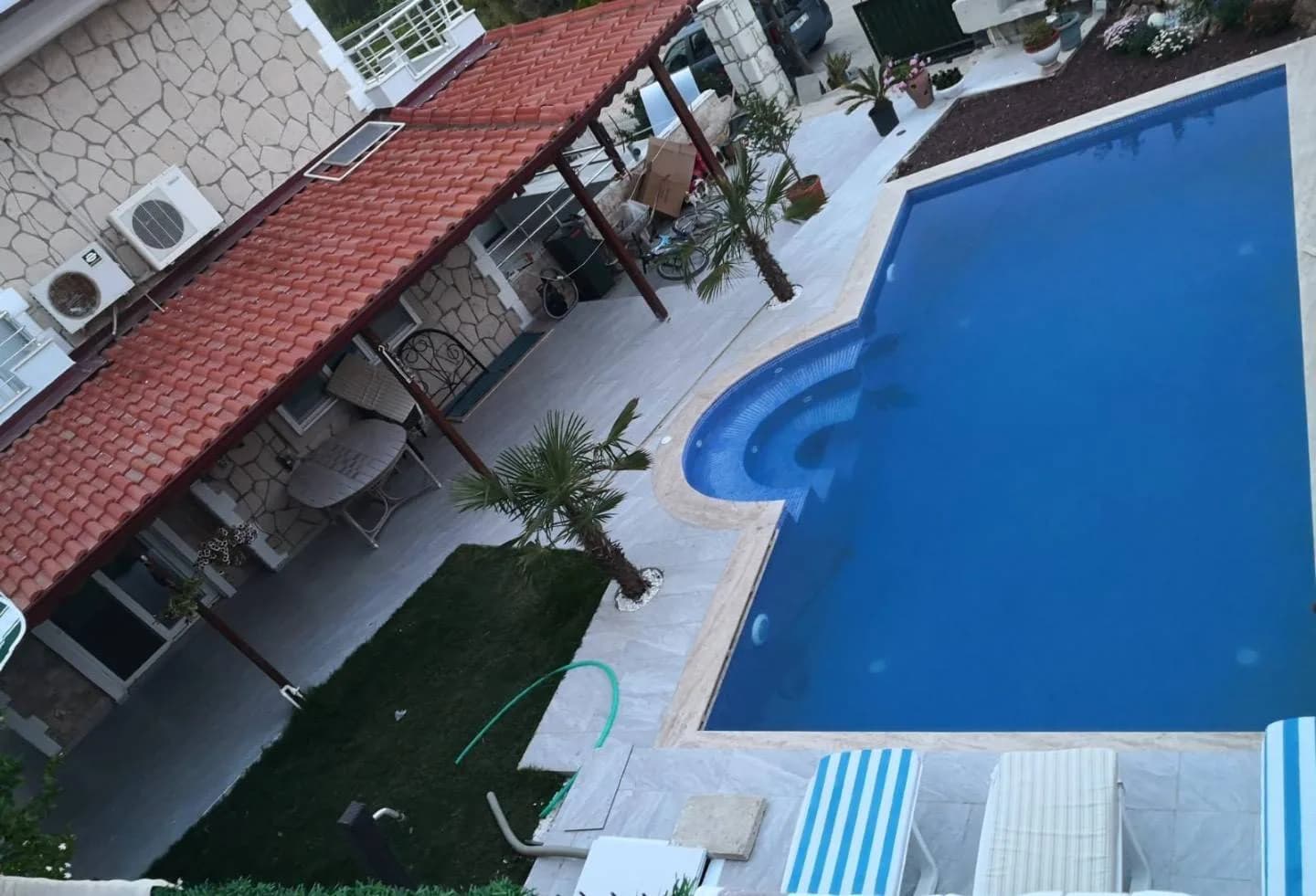 Çeşme Şifne'de Merkezi Konumda, Özel Havuzlu, Otantik Tasarımlı Villa görsel 2