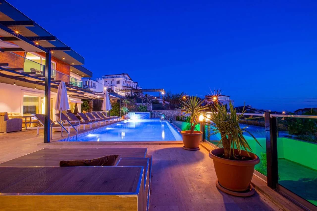 Kaş Bezirgan'da Muhteşem Manzaralı, Özel Havuzlu, Lüks Villa görsel 1