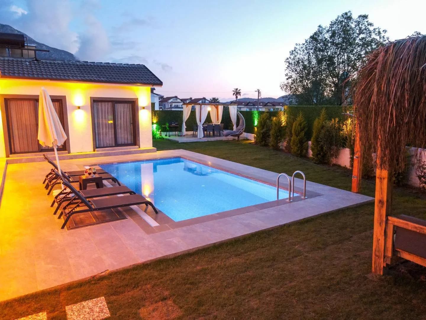 Fethiye Ölüdeniz'de Bahçe İçerisinde, Özel Havuzlu, 5 Kişilik Villa görsel 3