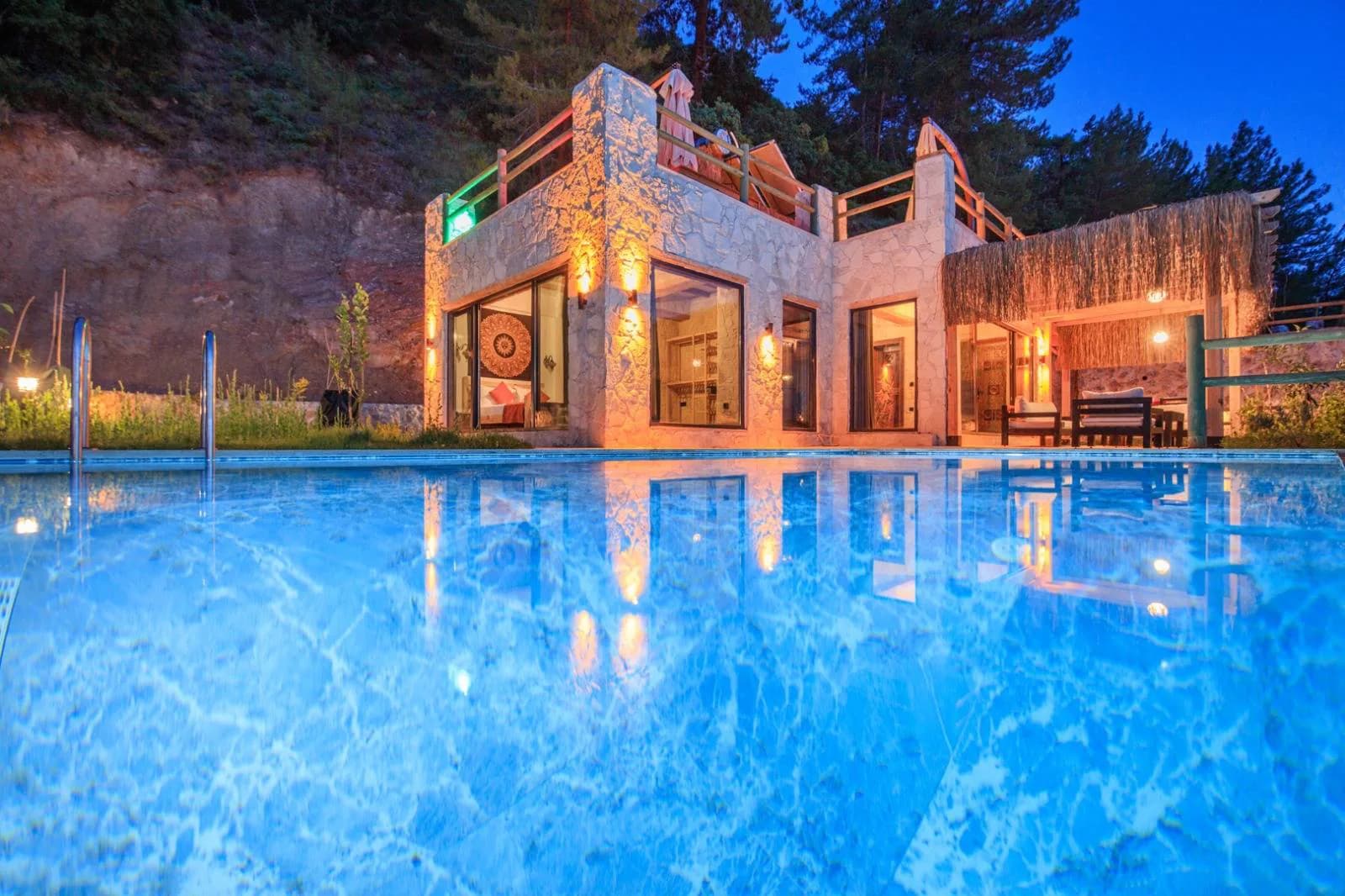 Fethiye Faralya'da Panaromik Deniz Manzaralı, Nezih Konumda, Kiralık Villa görsel 1