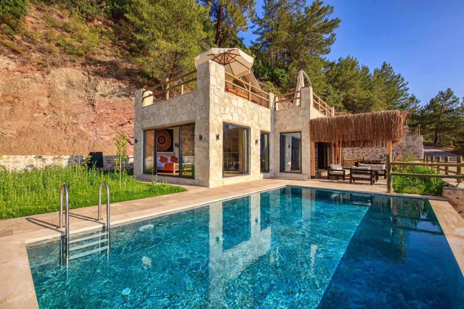 Fethiye Faralya'da Panaromik Deniz Manzaralı, Nezih Konumda, Kiralık Villa görsel 3