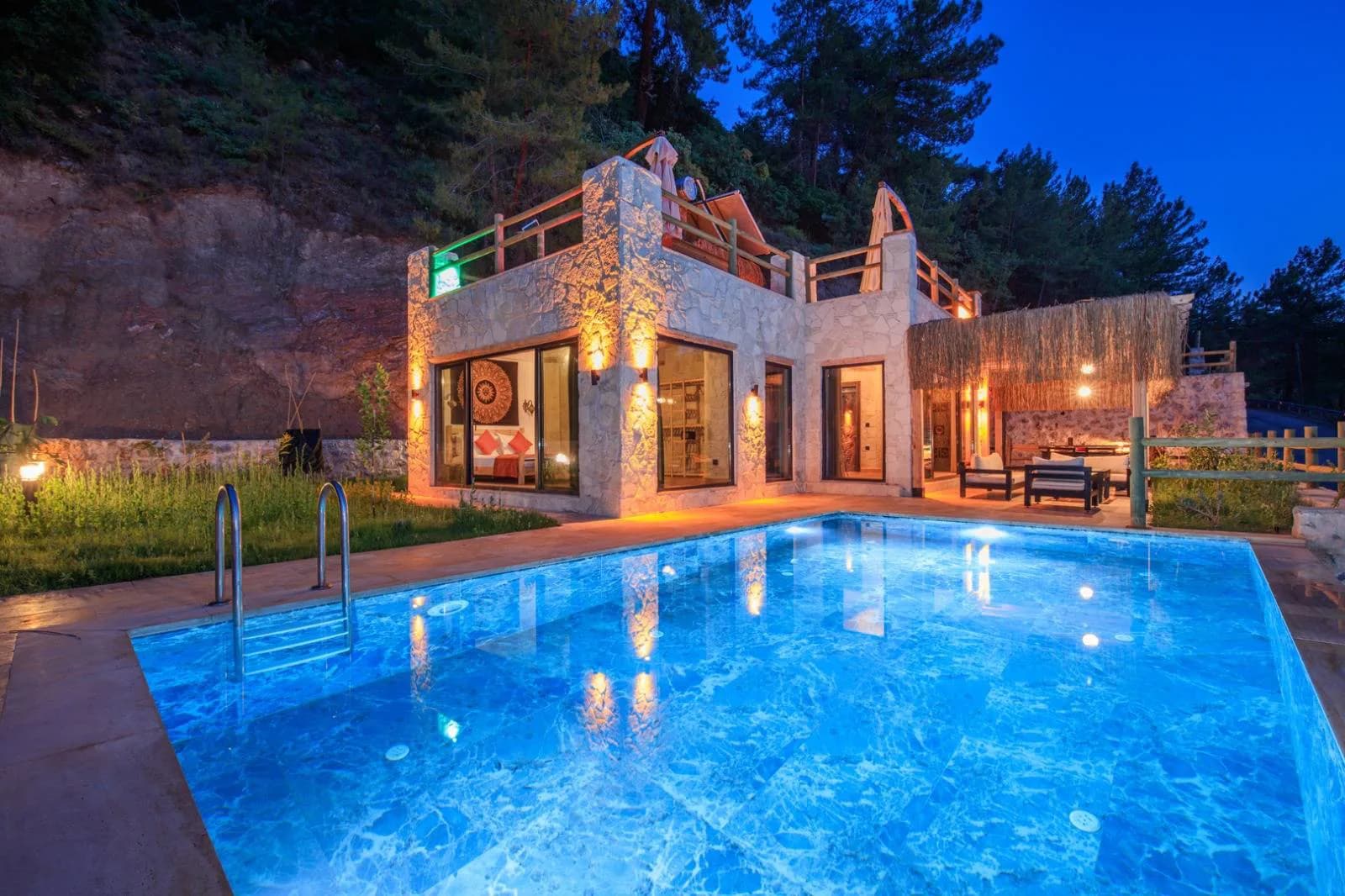 Fethiye Faralya'da Panaromik Deniz Manzaralı, Nezih Konumda, Kiralık Villa görsel 2