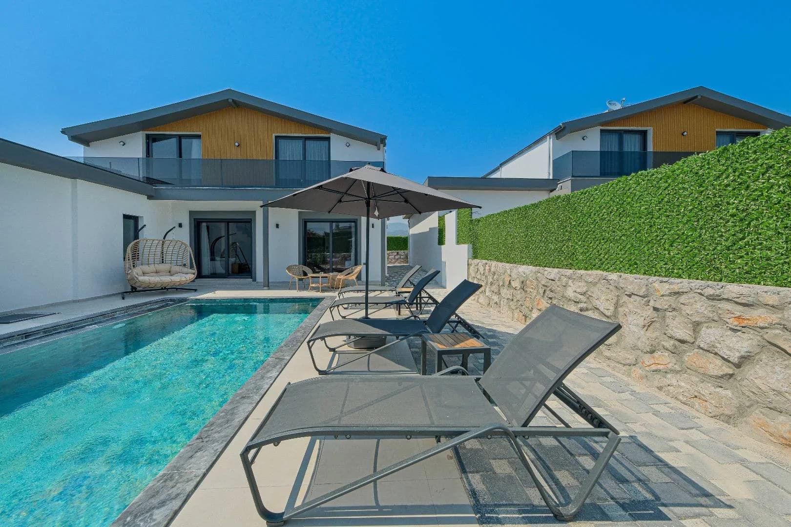 Fethiye Kargı'da Sakin Konumda, Isıtmalı Havuzlu, Modern Villa görsel 1