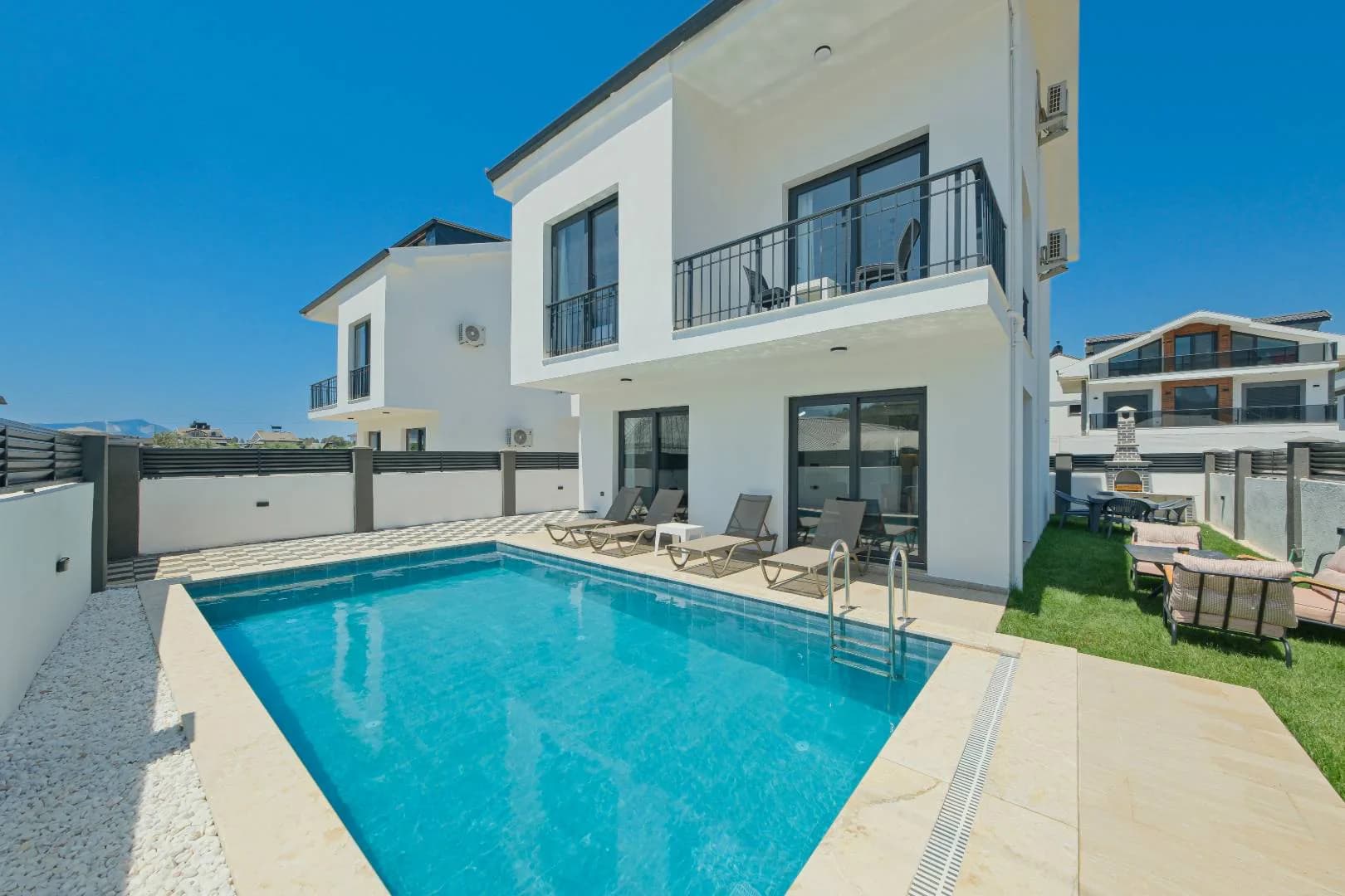 Fethiye Karagedik'te Modern Tasarımlı, Özel Havuzlu, Jakuzili Villa görsel 2