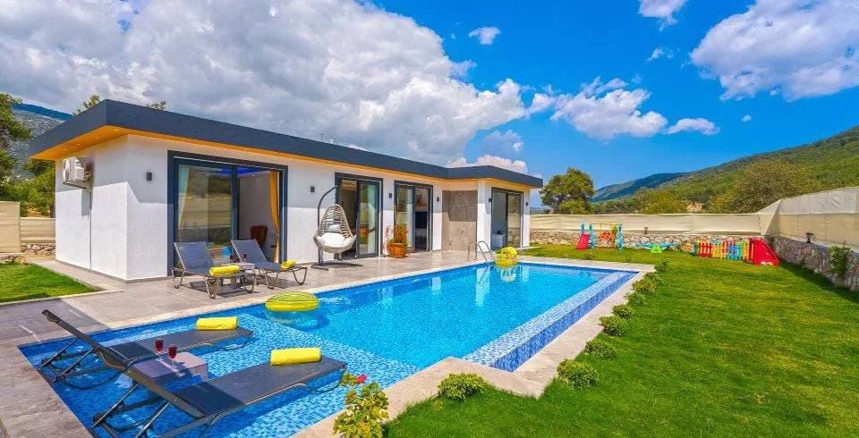 Kaş Sarıbelen'de Geniş Bahçeli, Özel Havuzlu, Konforlu Villa görsel 1