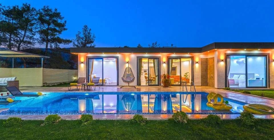 Kaş Sarıbelen'de Geniş Bahçeli, Özel Havuzlu, Konforlu Villa görsel 2