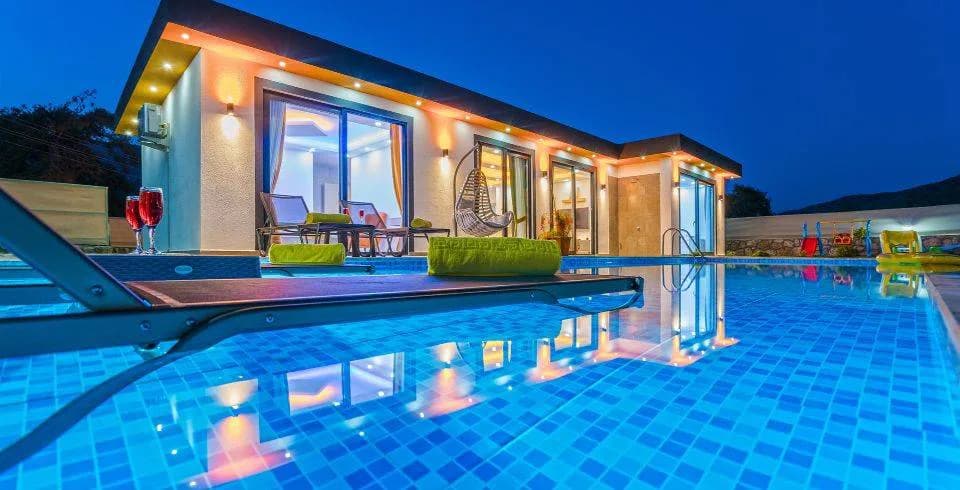 Kaş Sarıbelen'de Geniş Bahçeli, Özel Havuzlu, Konforlu Villa görsel 3