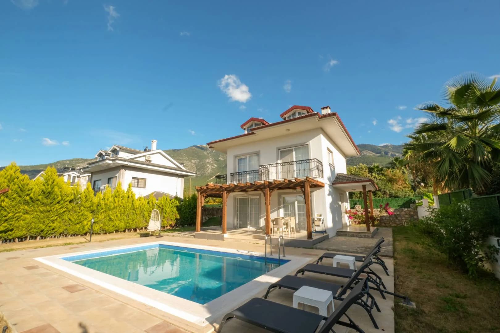 Fethiye Ölüdeniz'de Büyük Bahçeli, Özel Havuzlu, Konforlu Villa görsel 2