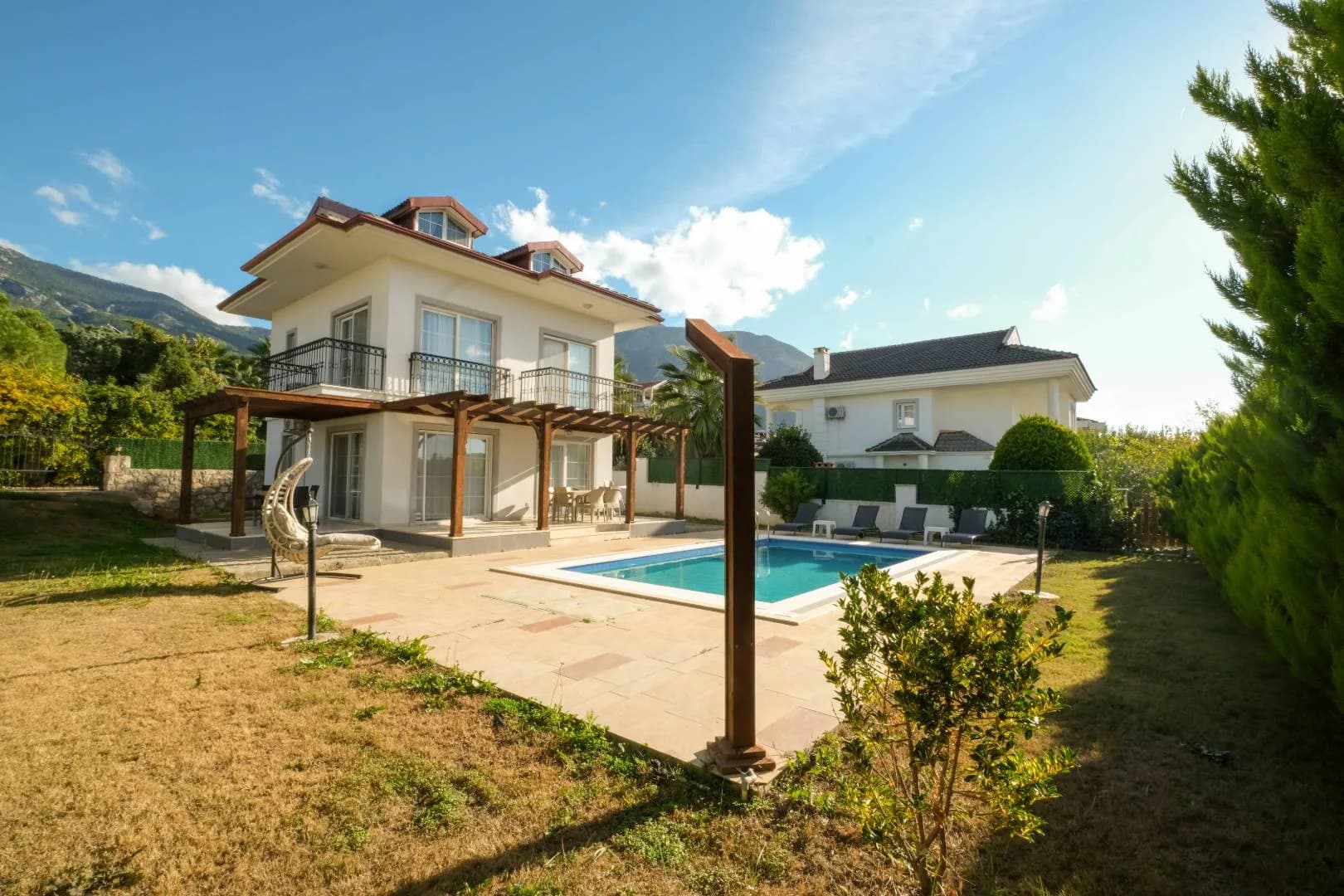 Fethiye Ölüdeniz'de Büyük Bahçeli, Özel Havuzlu, Konforlu Villa görsel 1