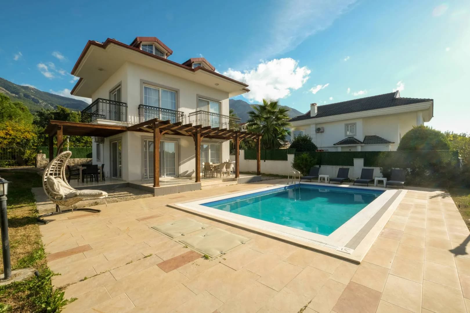 Fethiye Ölüdeniz'de Büyük Bahçeli, Özel Havuzlu, Konforlu Villa görsel 3