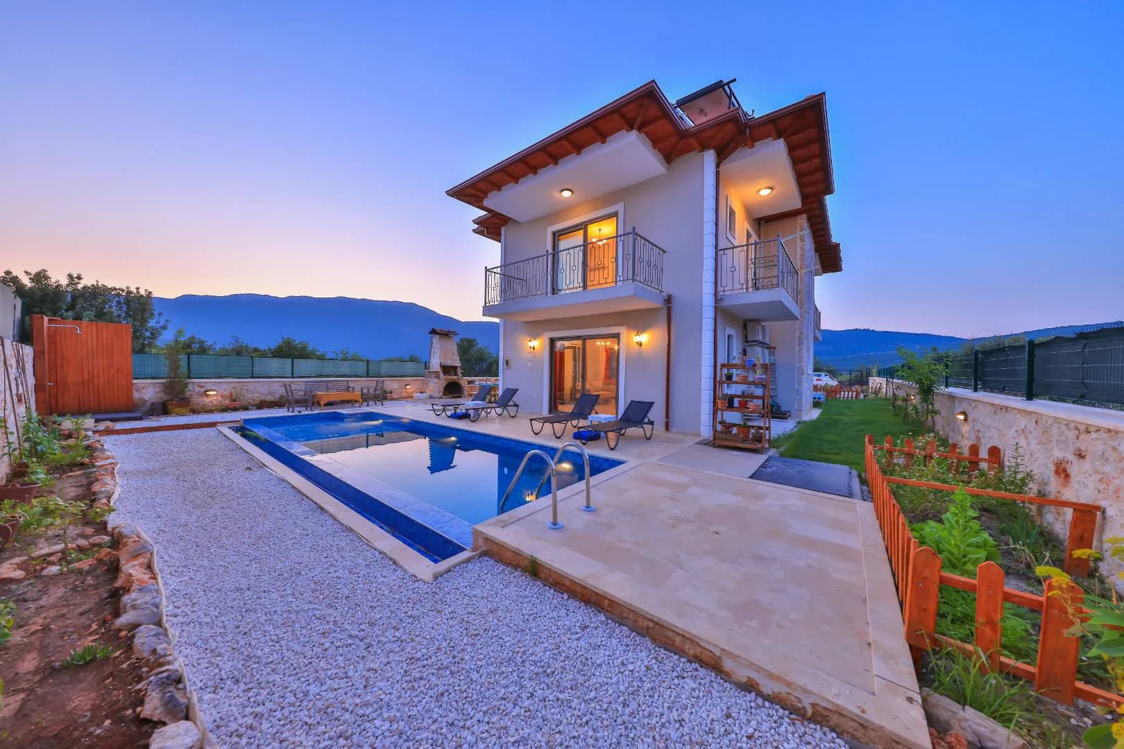Kaş Andifli'de Doğa İle İç İçe, Özel Havuzlu, Kiralık Lüks Villa görsel 3