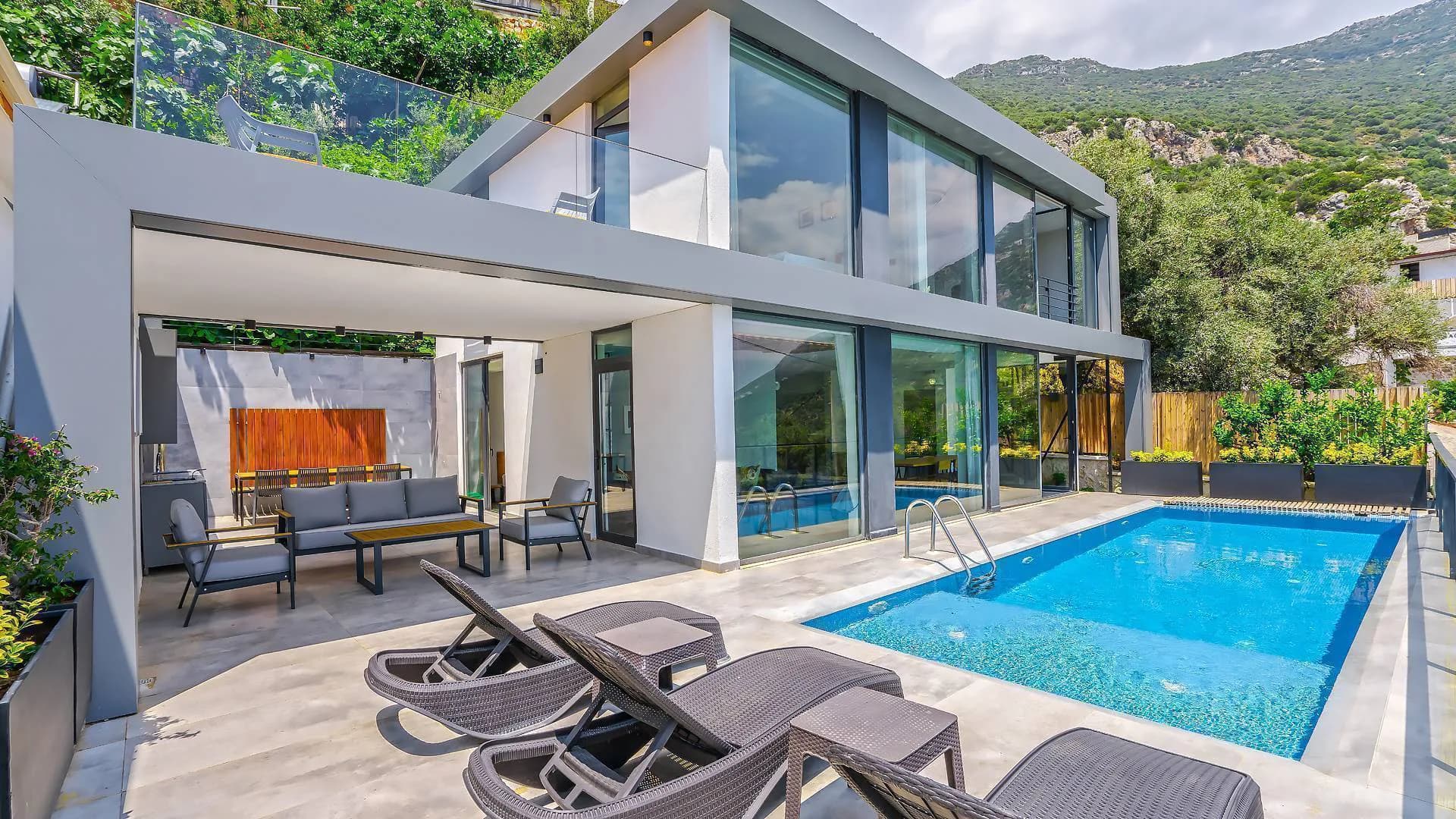 Kaş Kalkan'da Harika Deniz Manzaralı, Özel Havuzlu, Konforlu Villa görsel 2