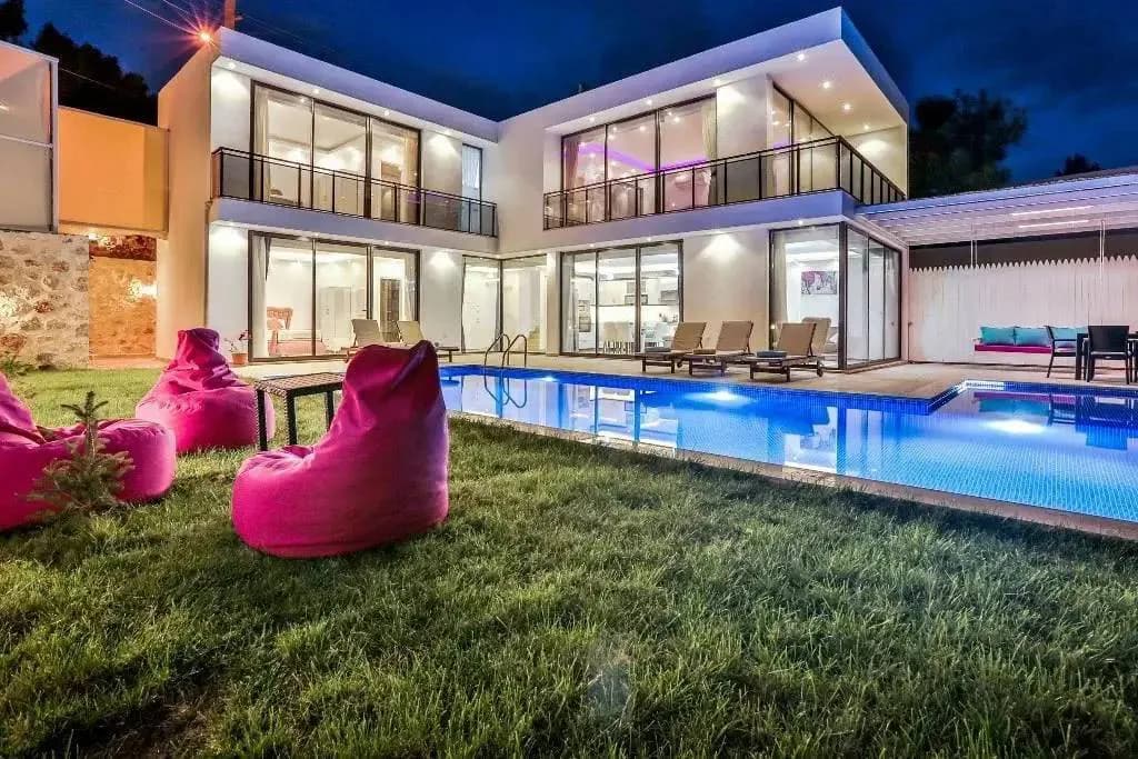 Kaş İslamlar'da Muhteşem Manzaralı, Özel Havuzlu, Modern Villa görsel 1