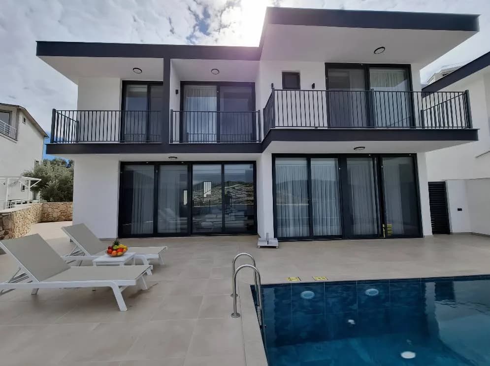 Kaş Bezirgan'da Muhteşem Deniz Manzaralı, Sonsuzluk Havuzlu, Kiralık Villa görsel 1