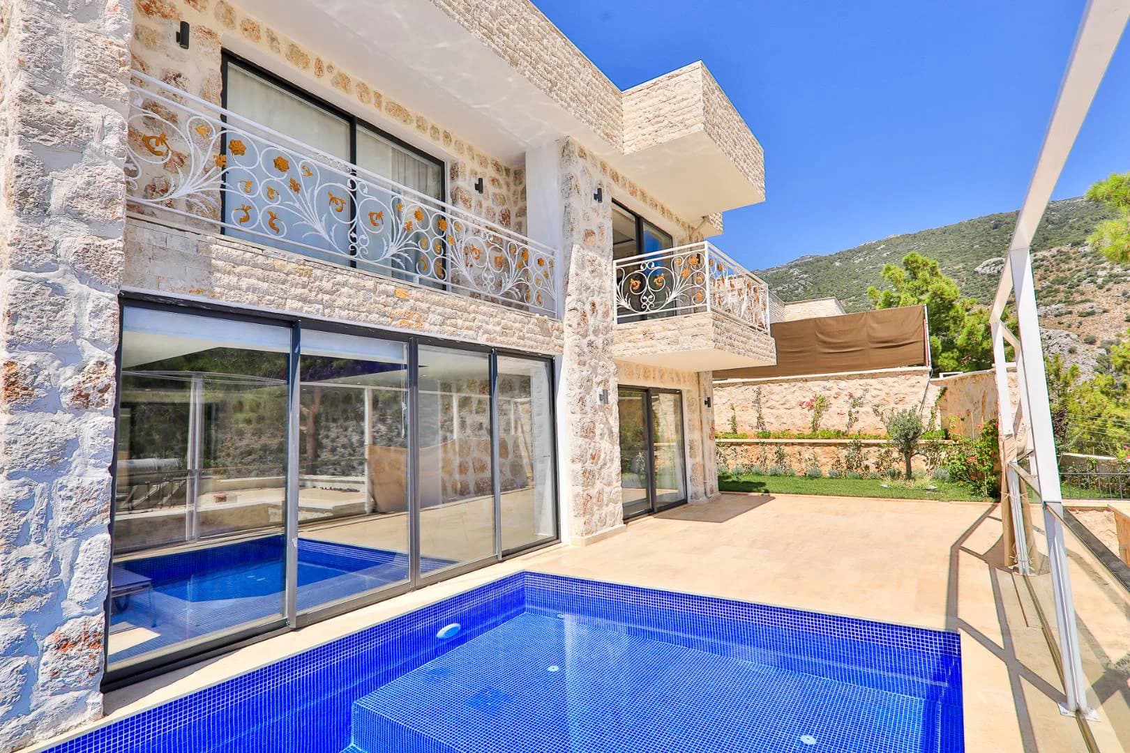Kaş İslamlar'da Geniş Ailelere Uygun, Isıtmalı Havuzlu, Taş Villa görsel 2