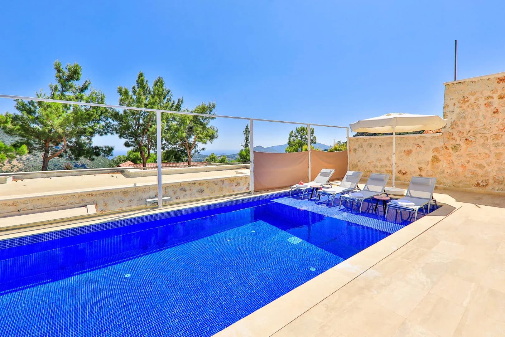 Kaş İslamlar'da Geniş Ailelere Uygun, Isıtmalı Havuzlu, Taş Villa görsel 3