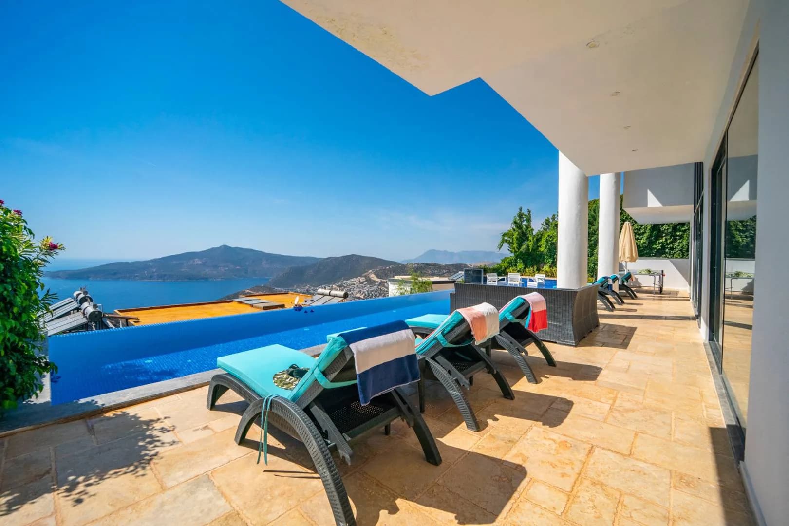 Kaş Bezirgan'da Muhteşem Manzaralı, Sonsuzluk Havuzlu, Saunalı Villa görsel 1