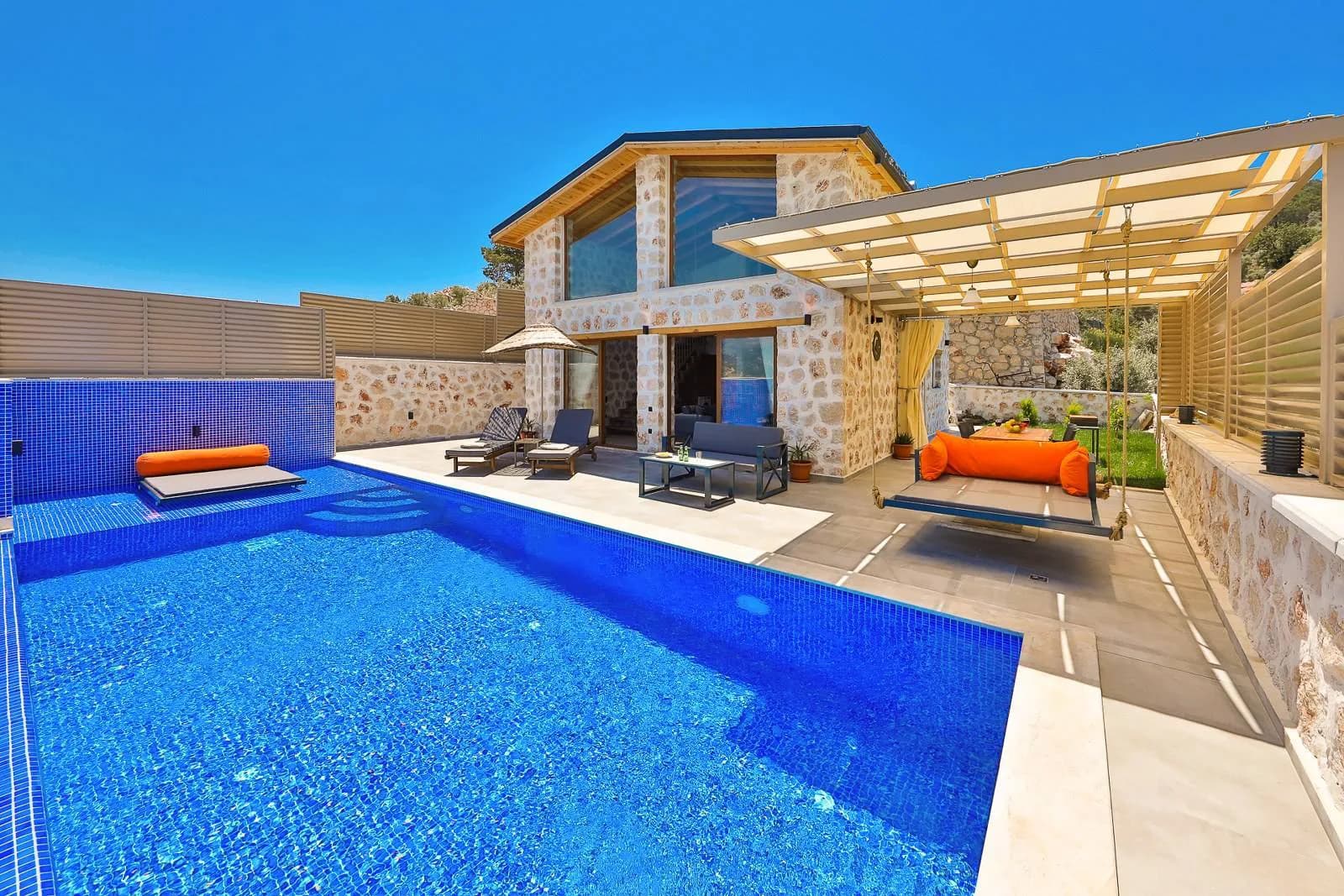 Kaş Yeşilköy'de Muhteşem Doğa Manzaralı, Özel Havuzlu, Lüks Villa görsel 2
