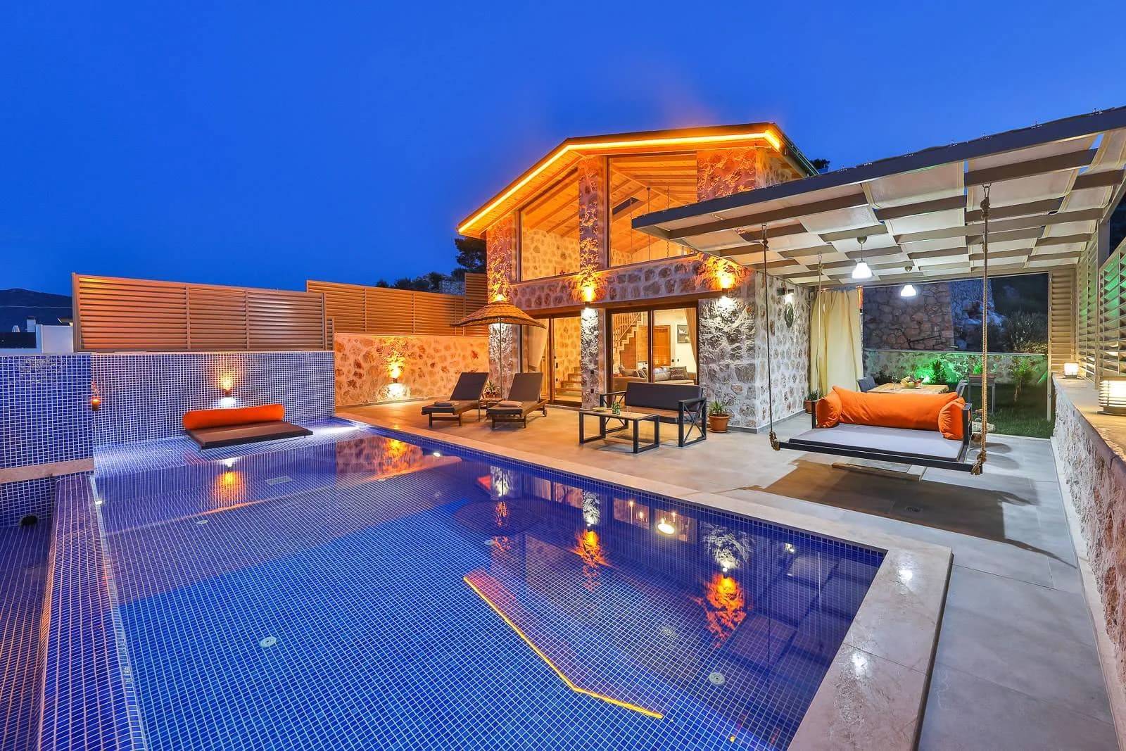 Kaş Yeşilköy'de Muhteşem Doğa Manzaralı, Özel Havuzlu, Lüks Villa görsel 1